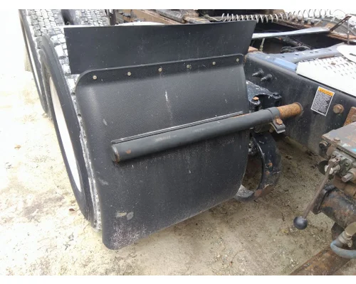 PETERBILT 579 FENDER, QUARTER/HALF REAR