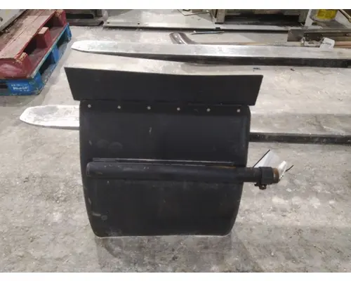 PETERBILT 579 FENDER, QUARTERHALF REAR