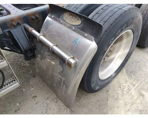 PETERBILT 579 FENDER, QUARTERHALF REAR