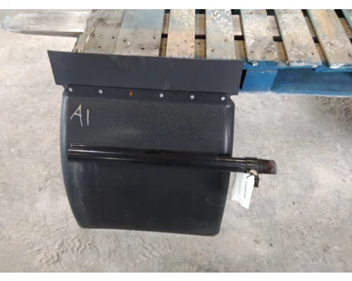 PETERBILT 579 FENDER, QUARTERHALF REAR