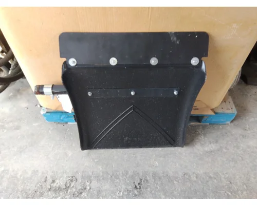 PETERBILT 579 FENDER, QUARTERHALF REAR