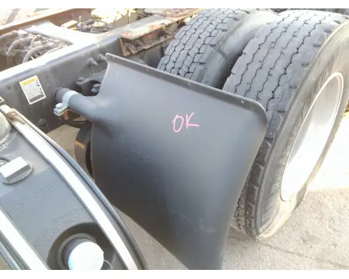 PETERBILT 579 FENDER, QUARTERHALF REAR