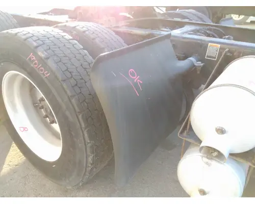 PETERBILT 579 FENDER, QUARTERHALF REAR