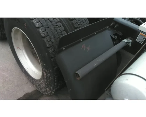 PETERBILT 579 FENDER, QUARTERHALF REAR