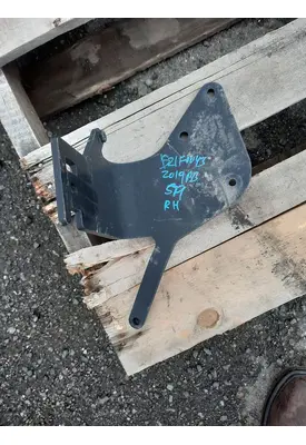 PETERBILT 579 FENDER BRACKET/MOUNT