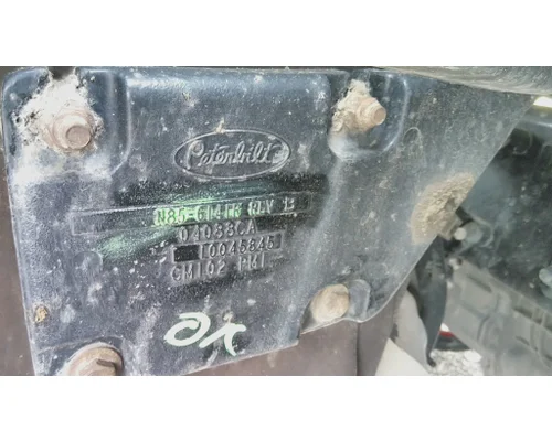 PETERBILT 579 FENDER BRACKET/MOUNT