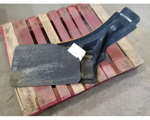 PETERBILT 579 FENDER EXTENSION