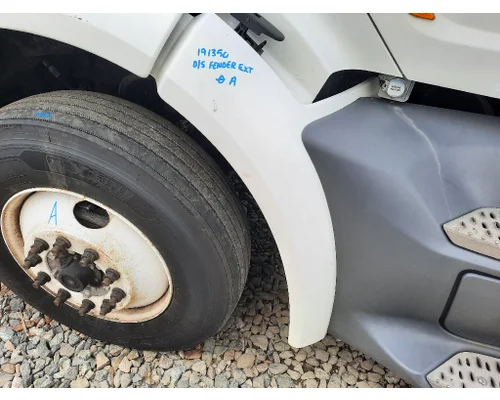 PETERBILT 579 FENDER EXTENSION