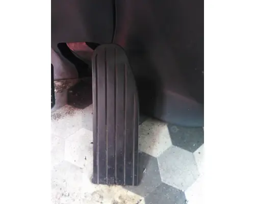 PETERBILT 579 FOOT PEDAL