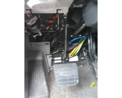 PETERBILT 579 FOOT PEDAL