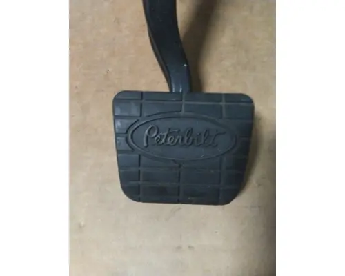 PETERBILT 579 FOOT PEDAL