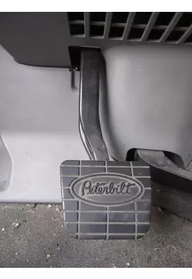 PETERBILT 579 FOOT PEDAL