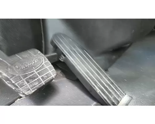 PETERBILT 579 FOOT PEDAL