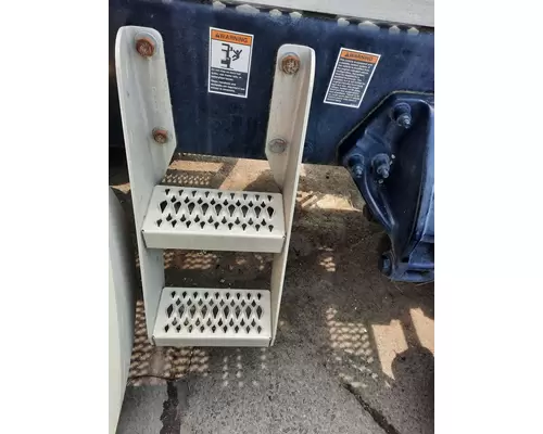 PETERBILT 579 FRAME STEP