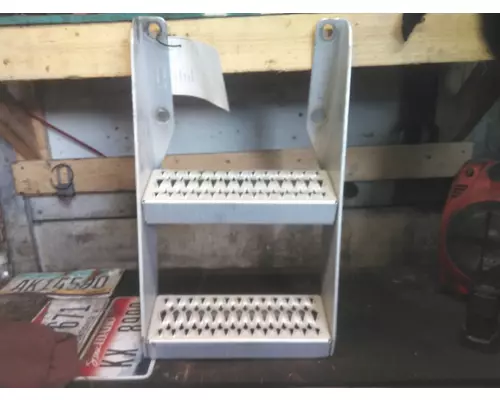 PETERBILT 579 FRAME STEP