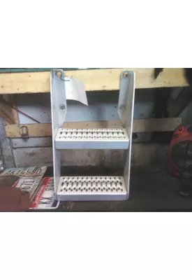 PETERBILT 579 FRAME STEP