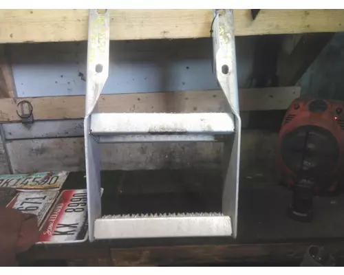 PETERBILT 579 FRAME STEP