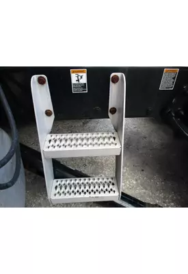 PETERBILT 579 FRAME STEP