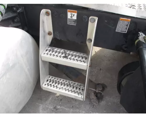 PETERBILT 579 FRAME STEP