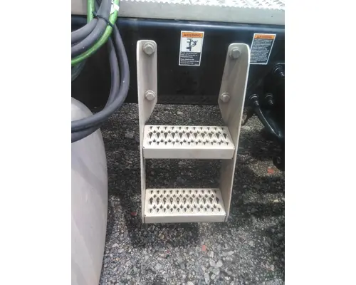 PETERBILT 579 FRAME STEP