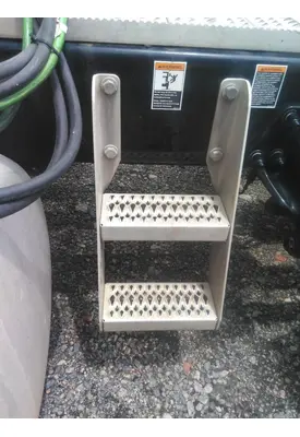 PETERBILT 579 FRAME STEP
