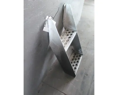 PETERBILT 579 FRAME STEP