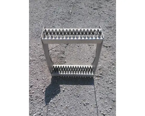 PETERBILT 579 FRAME STEP