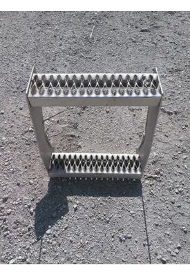 PETERBILT 579 FRAME STEP