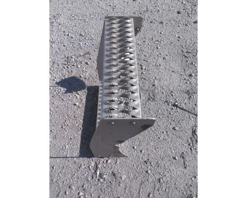 PETERBILT 579 FRAME STEP
