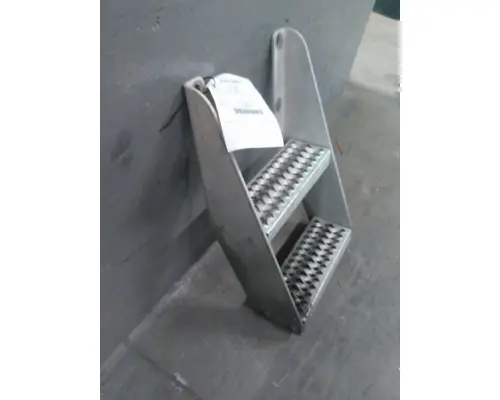 PETERBILT 579 FRAME STEP