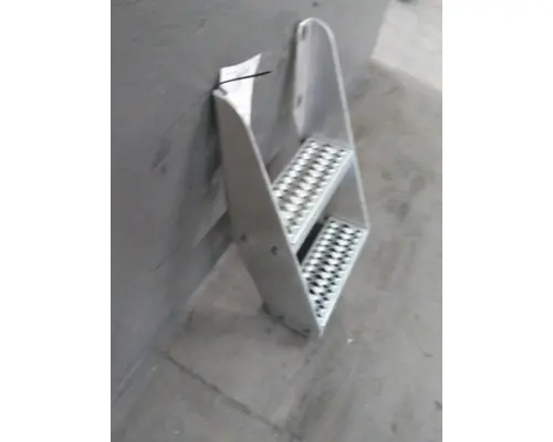 PETERBILT 579 FRAME STEP