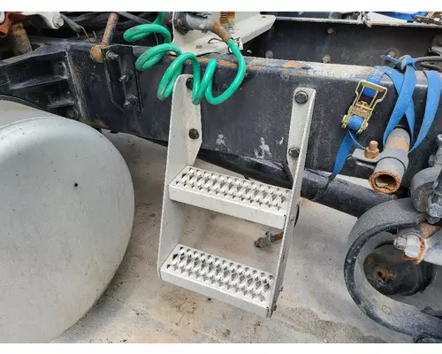 PETERBILT 579 FRAME STEP