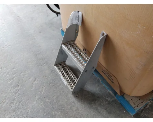 PETERBILT 579 FRAME STEP
