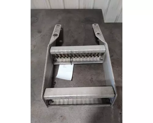 PETERBILT 579 FRAME STEP
