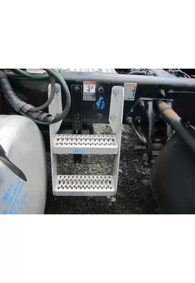 PETERBILT 579 FRAME STEP