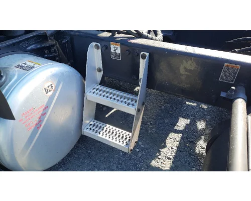 PETERBILT 579 FRAME STEP