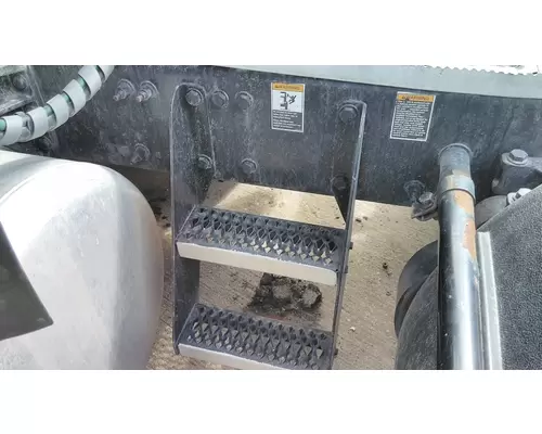PETERBILT 579 FRAME STEP