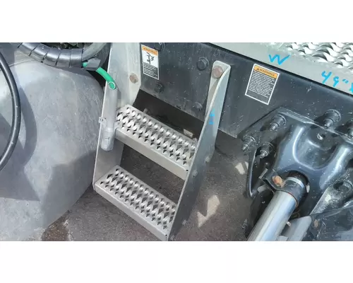 PETERBILT 579 FRAME STEP