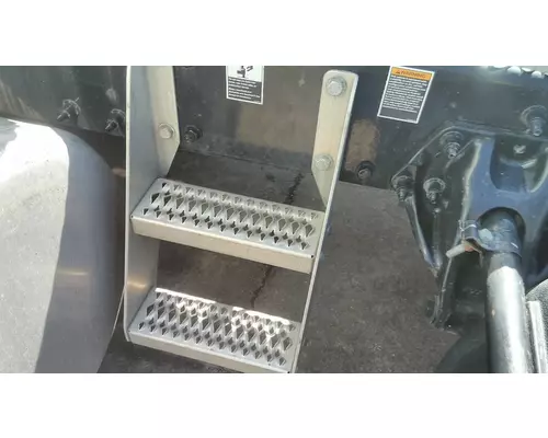 PETERBILT 579 FRAME STEP