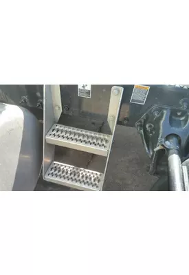 PETERBILT 579 FRAME STEP