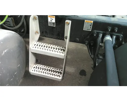 PETERBILT 579 FRAME STEP