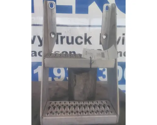 PETERBILT 579 FRAME STEP