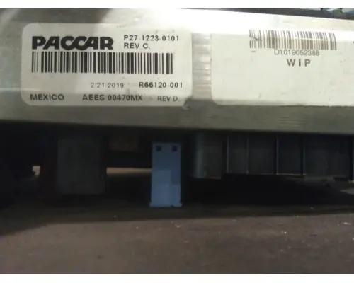 PETERBILT 579 FUSE BOX