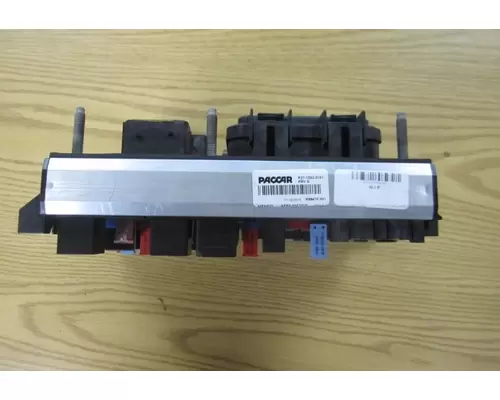 PETERBILT 579 FUSE BOX