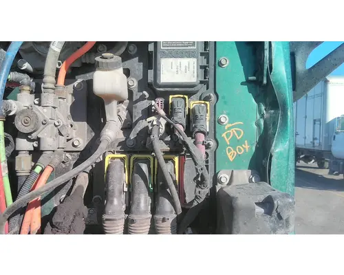 PETERBILT 579 FUSE BOX