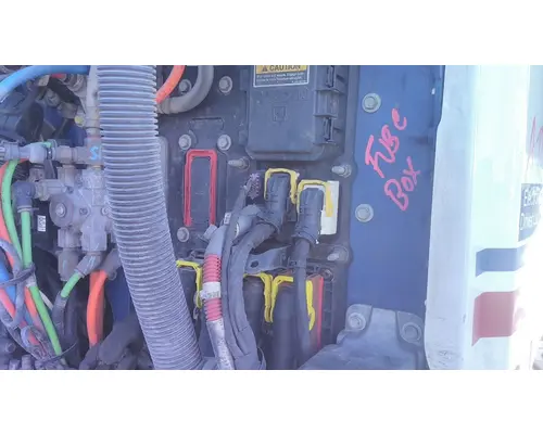 PETERBILT 579 FUSE BOX