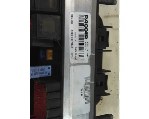 PETERBILT 579 FUSE BOX
