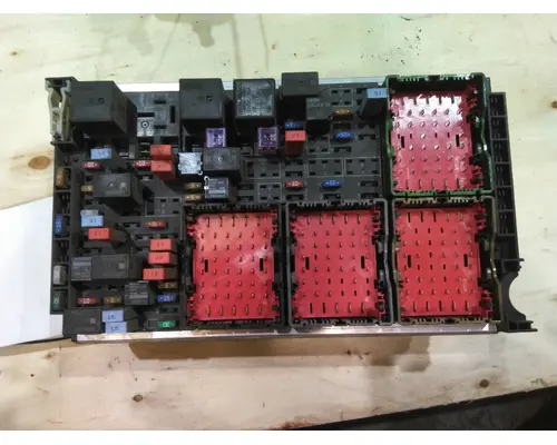 PETERBILT 579 FUSE BOX