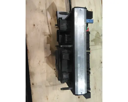PETERBILT 579 FUSE BOX