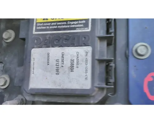 PETERBILT 579 FUSE BOX